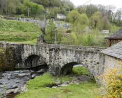 The bridge of the pilgrims of Saint-Chély-d’Aubrac. To Saint-Côme-d’Olt. France.