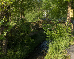 Little bridge. Little bridge.