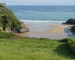 The good weather is back, we take the opportunity for a swim. To Nueva. Camino del Norte. Spain.