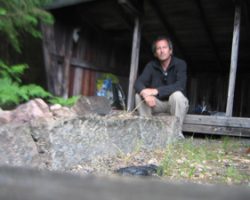 Resting in a shelter. To Slätteryd. Sweden.