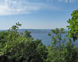 It's the 5th day I'm walking along the lake Vättern. To Hov. Sweden. It's the 5th day I'm walking along the lake Vättern. To Hov. Sweden.